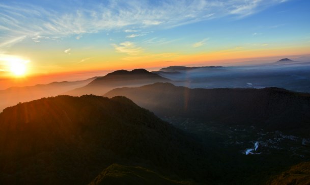 Wisata Puncak Gunung Sibayak